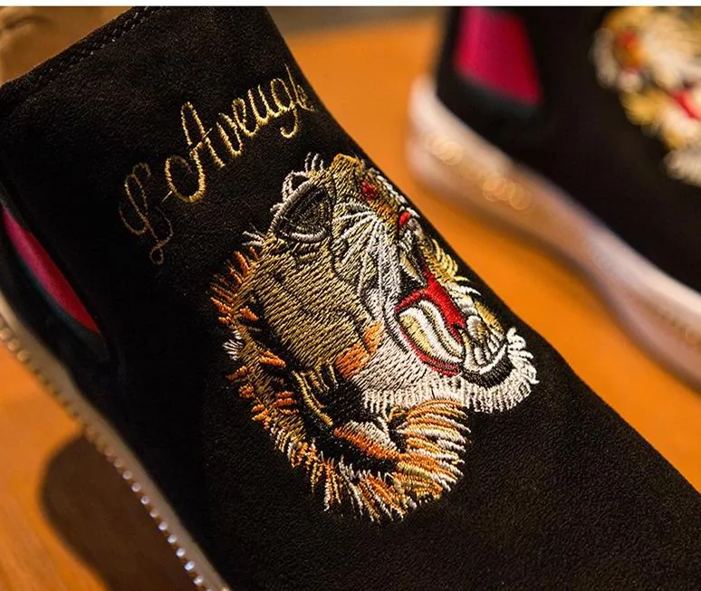 Comfortable Suede Fashion Animal Embroidery Shoes