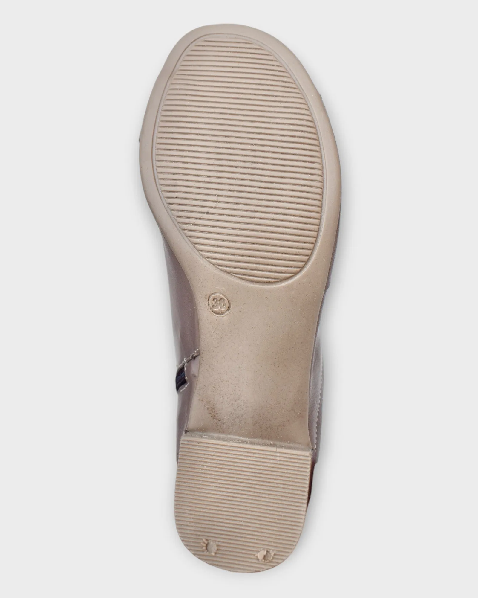Everly Gia 01