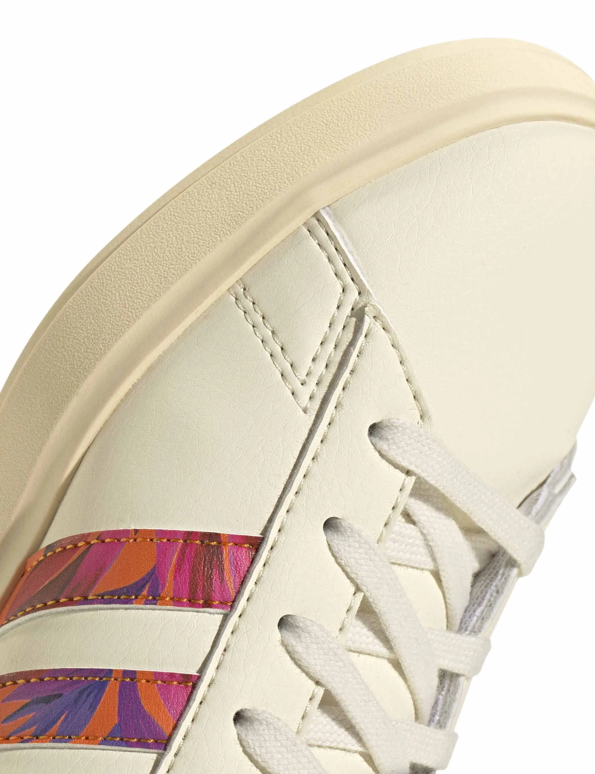 Grand Court 2.0 Shoes - Cream White/Warm Vanilla/Gold Metallic