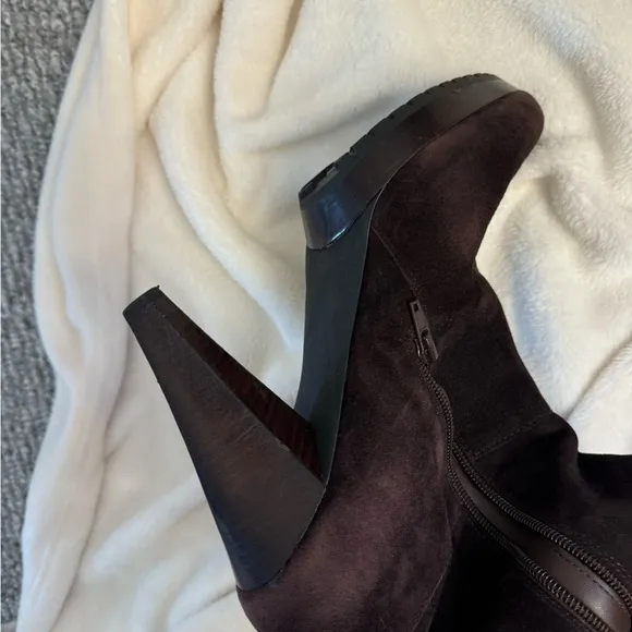 NWOT! Me Too Brown Suede high heel boots! Size 10M! 👢👢
