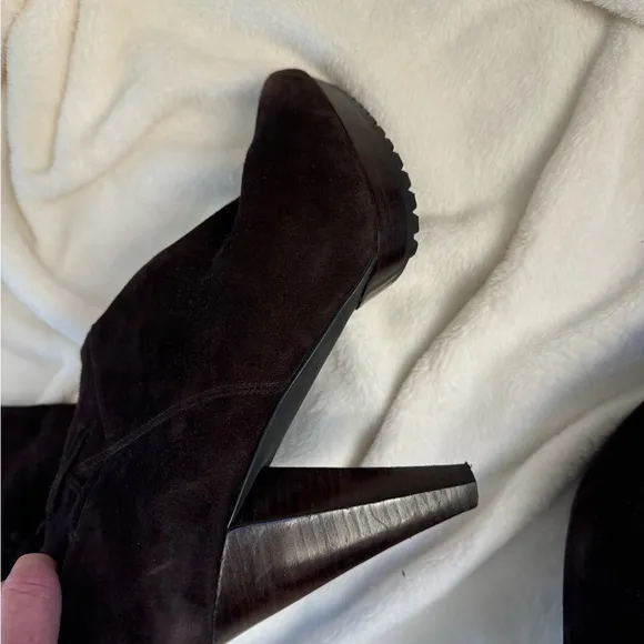 NWOT! Me Too Brown Suede high heel boots! Size 10M! 👢👢