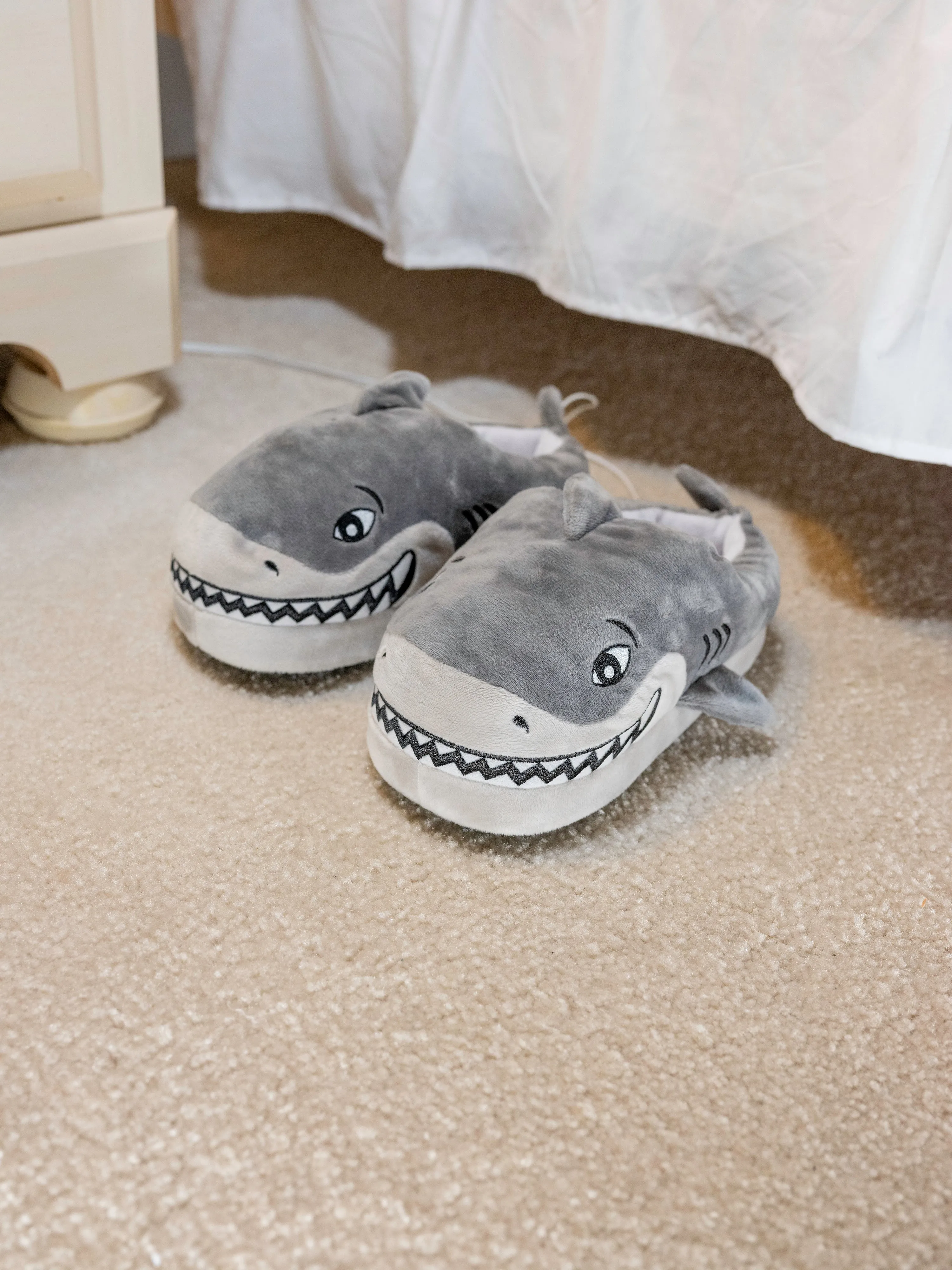 Shark Feet™ - Electric Warming Slippers